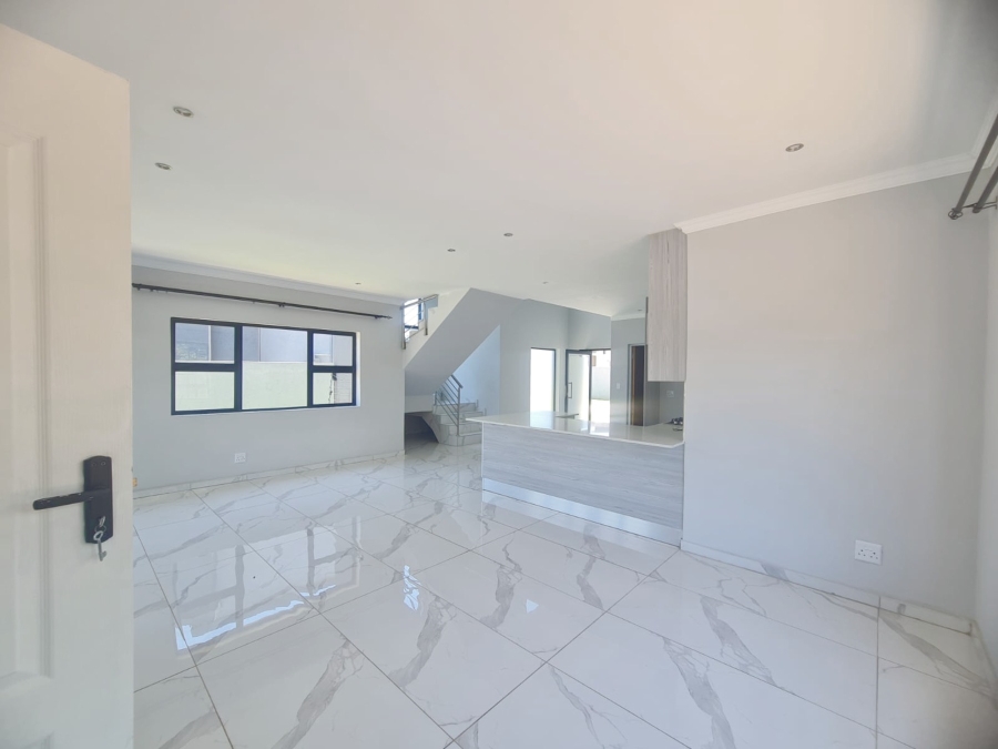 To Let 4 Bedroom Property for Rent in Melodie North West